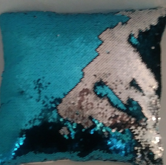 Sequined Plush Velvet accent throw pillow - Picture 3 of 6